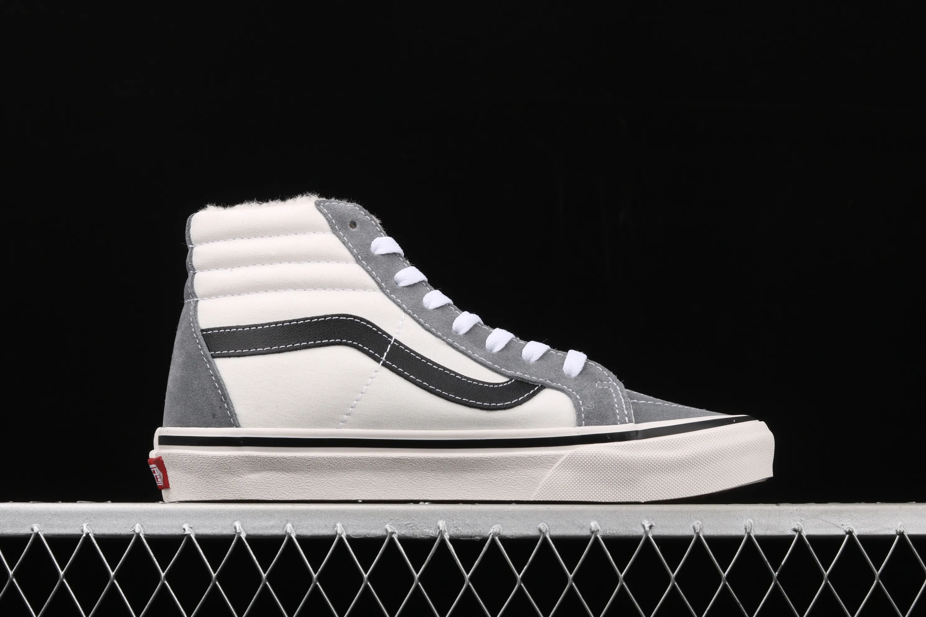 All categories Vans Vans series Vans Hi Vans high-top plus velvet Vans Sk8-Hi Anaheim autumn and winter plus velvet series high-top casual sneakers VN0A38GFUQ1
